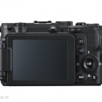 letni-coolpixy-2012_p7700_back_1Nikon Coolpix P7700