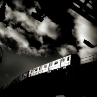Metro na Williamsburg Bridge, New York 2011 | © Andreas H. Bitesnich