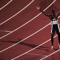 © JIŘÍ KOLIŠ, www.kolis.cz: Michael Johnson – USA - po vítězství v běhu na 400 m – LOH Atlanta 1996 / Michael Johnson – USA – After winning the 400m race - Summer Olympic Games Atlanta 1996