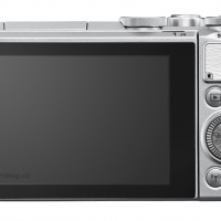 Nikon 1 J5 s objektivem 1 Nikkor 10–30 mm F3,5–5,6 VR PD-ZOOM