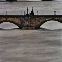 Praha pod vodou / Prague underwater © JIŘÍ VŠETEČKA: Pražské mosty, kulminace Vltavy, 13 .8. 2002 ve 20 hod. / Bridges of Prague, Vltava River culmination, August 13th 2002 at 8 p.m.