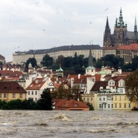 Praha pod vodou / Prague underwater © MICHAL RUŽIČKA: Pohled na Pražský hrad, 14. 8. 2002 / View of Prague Kastle, August 14th 2002
