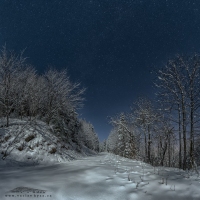 Jako ve dne (Beskydy, cestou na Bučací vodopád) | Foto Václav Hýža | Panorama z 13 snímků, 1× EBKT, ve 3 řadách