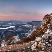 Kříž (Vrchol Vápeč ve Strážovských vrších) | Foto Václav Hýža | Panorama složené z 30 snímků, ve dvou řadách, 3× EBKT