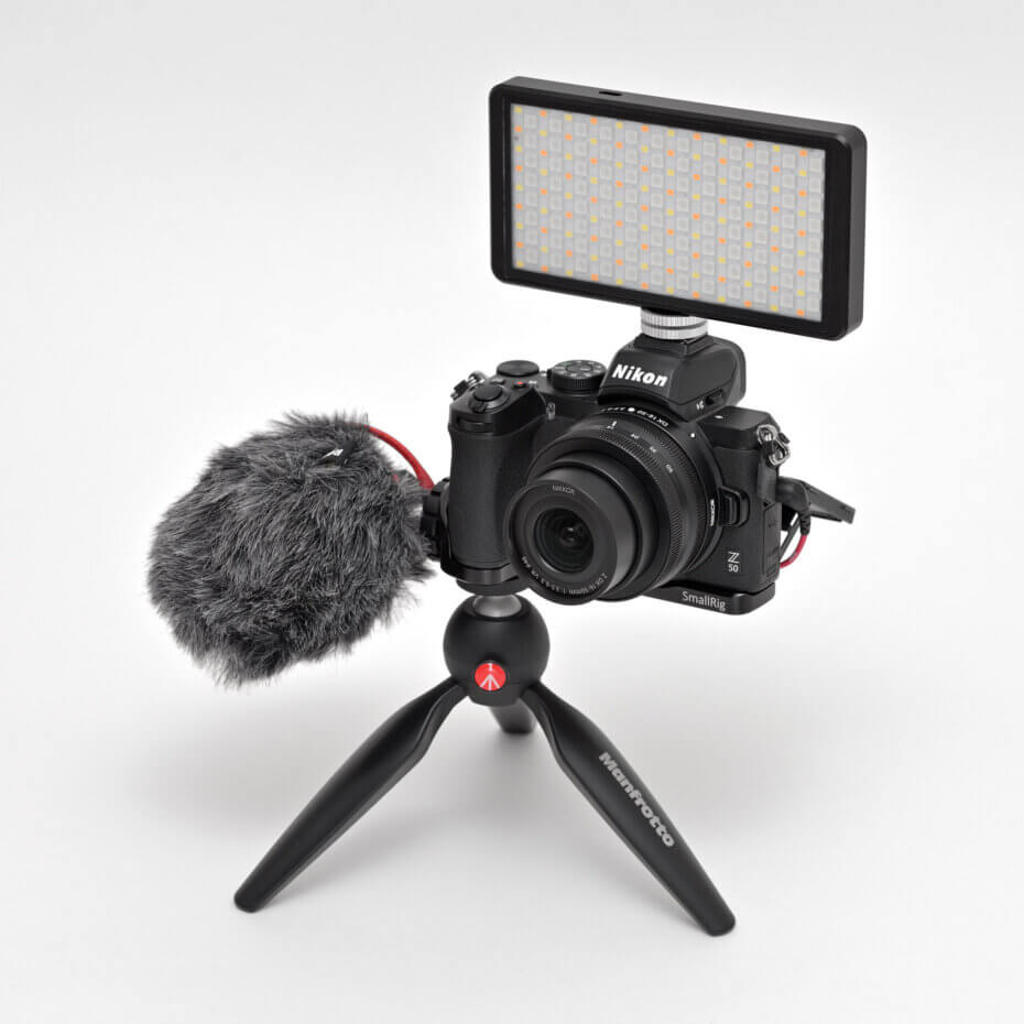 Světlo Fomei LED Mini RGB 12 na Nikon Z 50 Vlogger Kitu