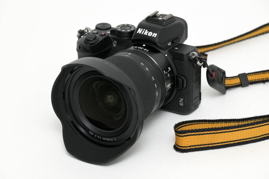 Nikon Z 50 s objektivem Nikkor Z 14–30 mm f/4 S
