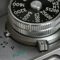 Detail Nikonu Z fc | clona F22, čas 0,8 s, ISO 64, korekce EV -2/3