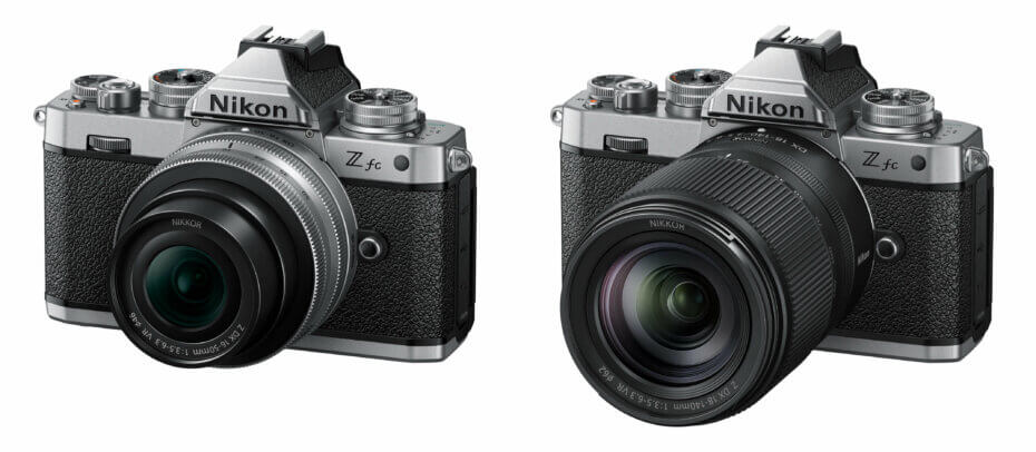 Nikkor Z DX 16–50 mm f/3,5–6,3 VR vs. Nikkor Z DX 18–140 mm f/3,5–6,3 VR na těle Nikonu Z fc. Mimochodem: „malý zoom“ se v kitu s Nikonem Z fc dodává ve stylové stříbrné (stříbro-černé) verzi, u širokorozsahového objektivu se budete muset spokojit s černým tubusem.