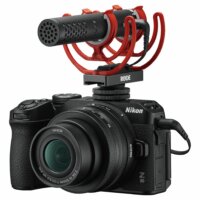 Nikon Z 30 s externím mikrofonem