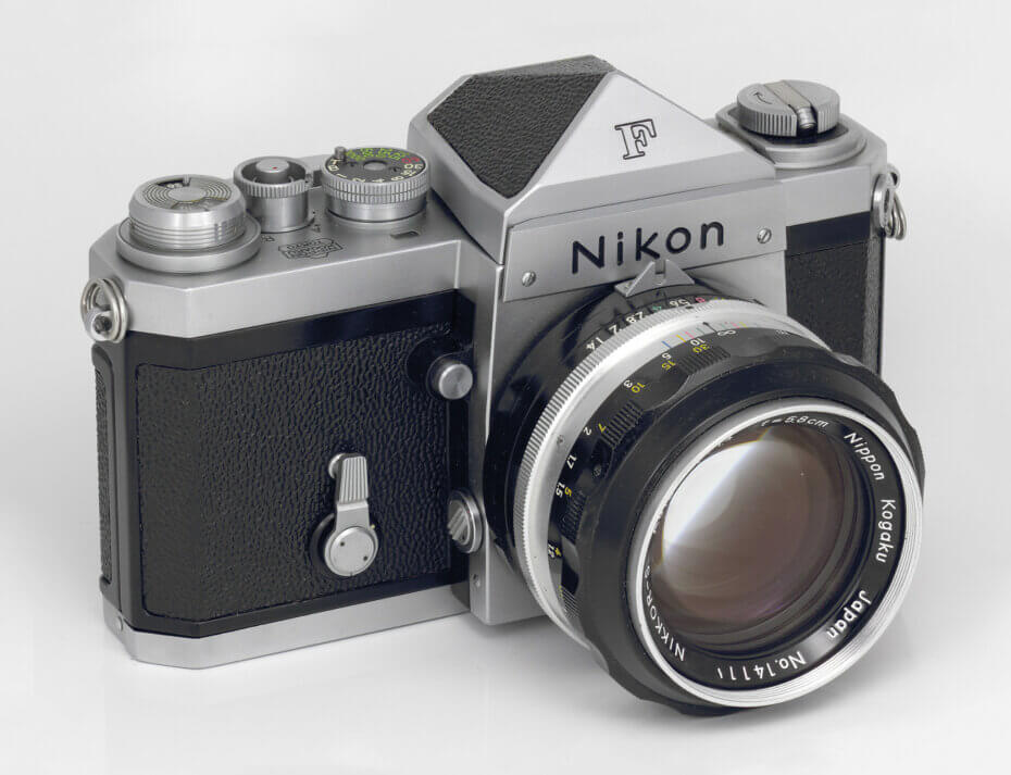 První zrcadlovka na světě – Nikon F | Zdroj foto Wikimedia Commons