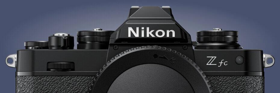 V klasickém kabátu: Nikon Z fc Black Edition a NIKKOR Z 40 mm f/2 (SE)