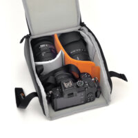 Vložka GearBox pojme Nikon Z 50 v double zoom kitu, plus další objektiv s adaptérem FTZ – a ještě by se tam i něco menšího vešlo. Není nejmenší problém zde nosit ani FX mirrorlessy (s výjimkou Z 9 tedy :-))