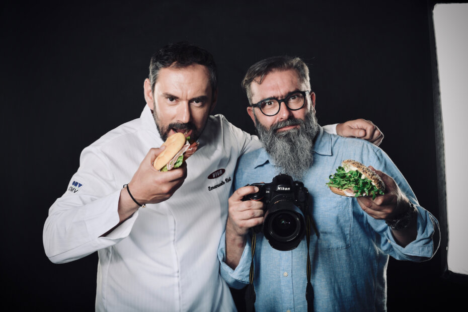 Šéfkuchař Emanuele Ridi a František Ortmann po fotografování sendvičů pro OMV-VIVA ve studiu | Nikon D5, AF-S Nikkor 58 mm f/1,4G | F11, 1/250, ISO 100