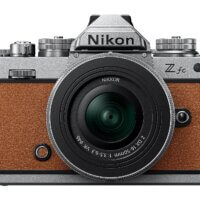 Nikon Z fc Silver/Jantarově hnědá + NIKKOR Z DX 16–50 mm f/3,5–6,3 VR