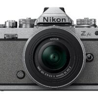 Nikon Z fc Silver/Přírodně šedá + NIKKOR Z DX 16–50 mm f/3,5–6,3 VR
