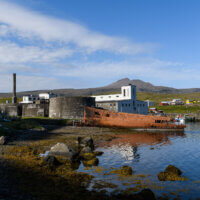 Opuštěná továrna na zpracování sleďů v Djúpavíku na Západních fjordech | Foto Jan Sucharda