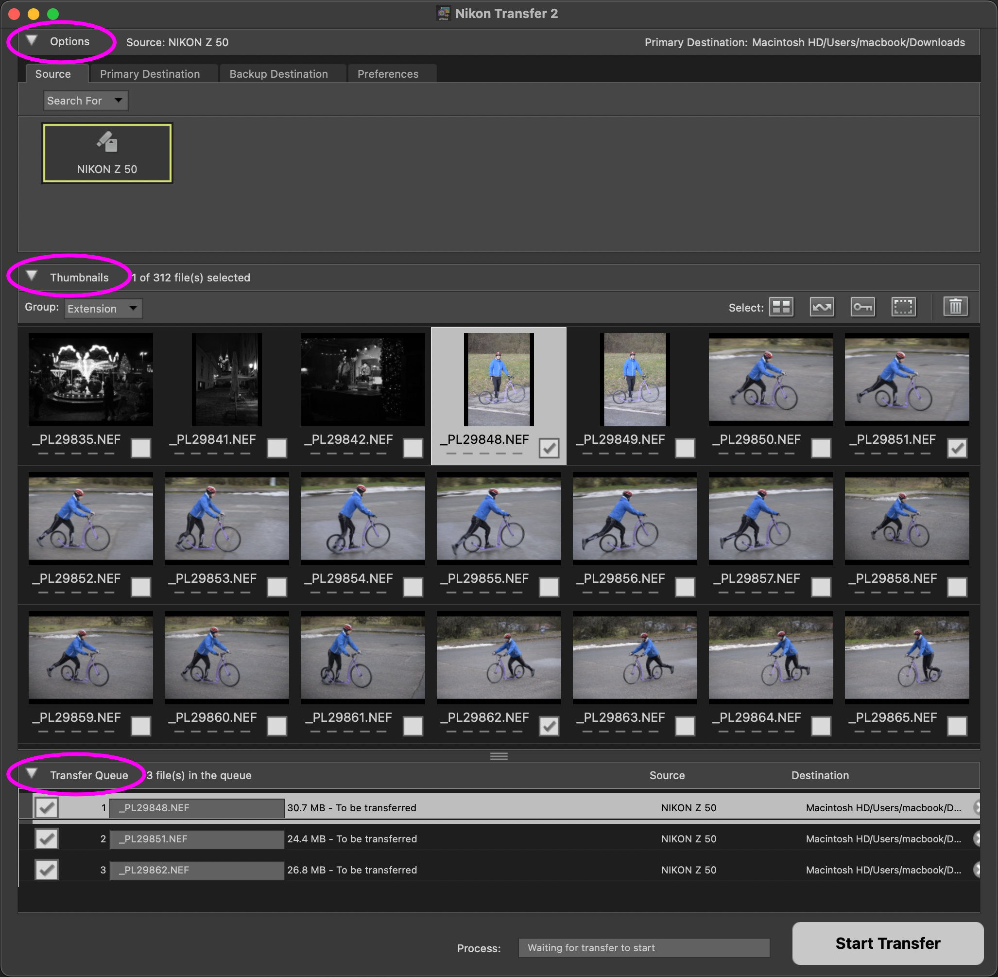 Okno aplikace Nikon Transfer 2 je horizontálně rozdělené na tři části – Options, Thumbnails a Transfer Queue, přičemž každou z nich lze pomocí trojúhelníkové šipky vlevo vedle jejího názvu rozbalit nebo sbalit