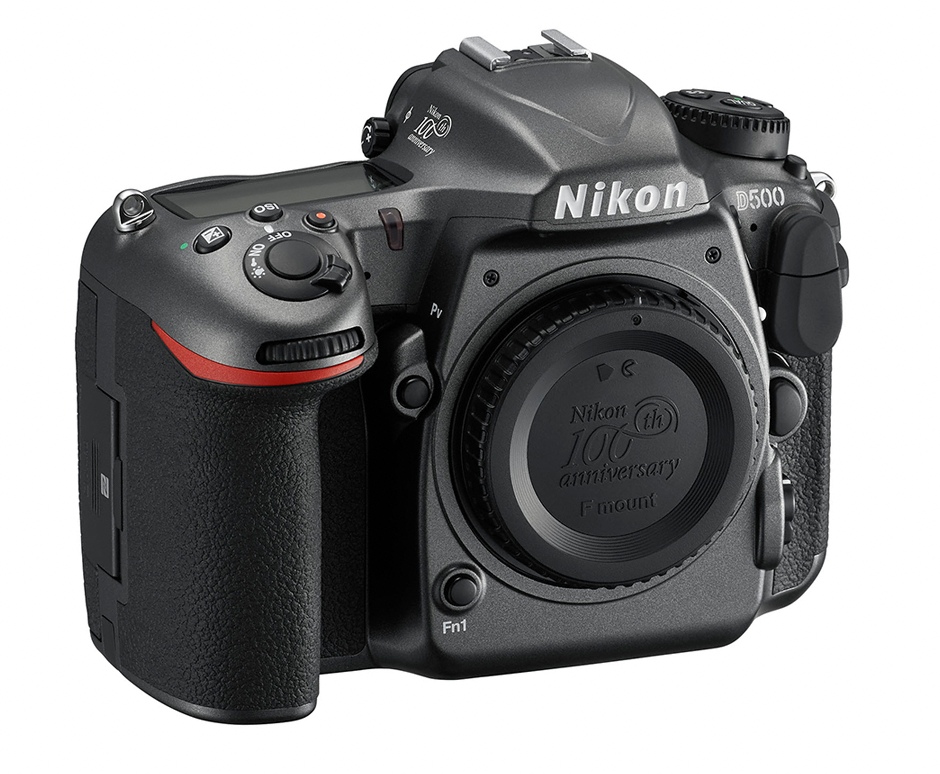 Výroční Nikon D500